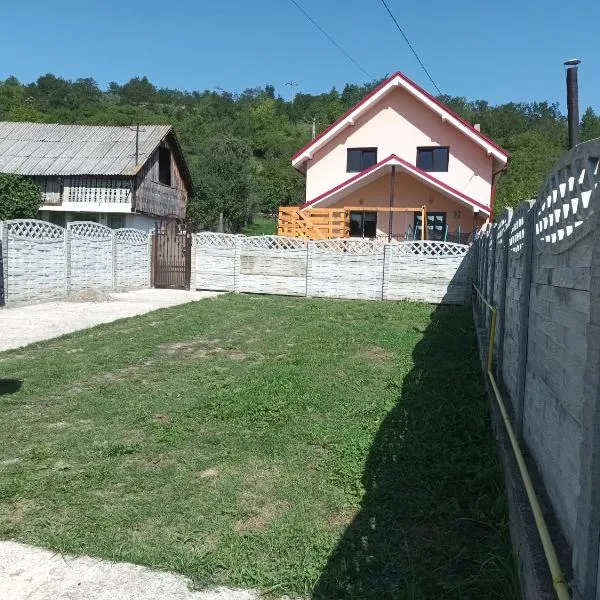 La Miruna, hotel in Comăneşti