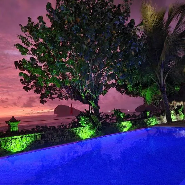 Istana Ombak Eco Resort, hotell i Pacitan