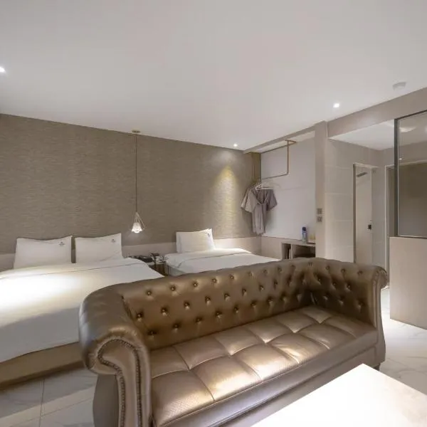 Hound Hotel Seomyeon-Beomcheon, hotel u gradu Busan