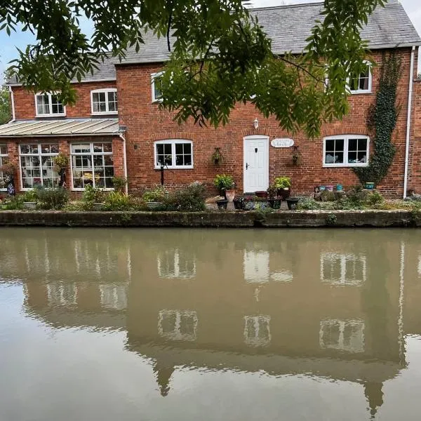 Canalside B and B, hotel in Yelvertoft
