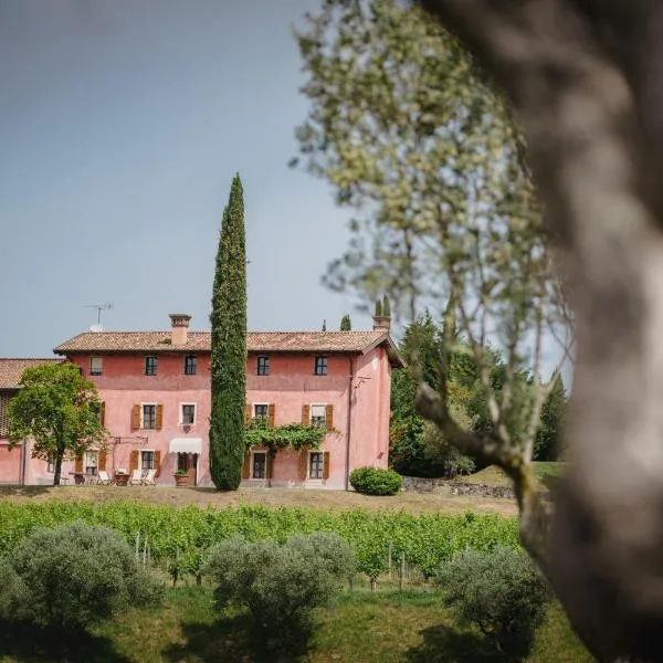Appartamenti nelle Vigne, hotel v destinaci Capriva del Friuli