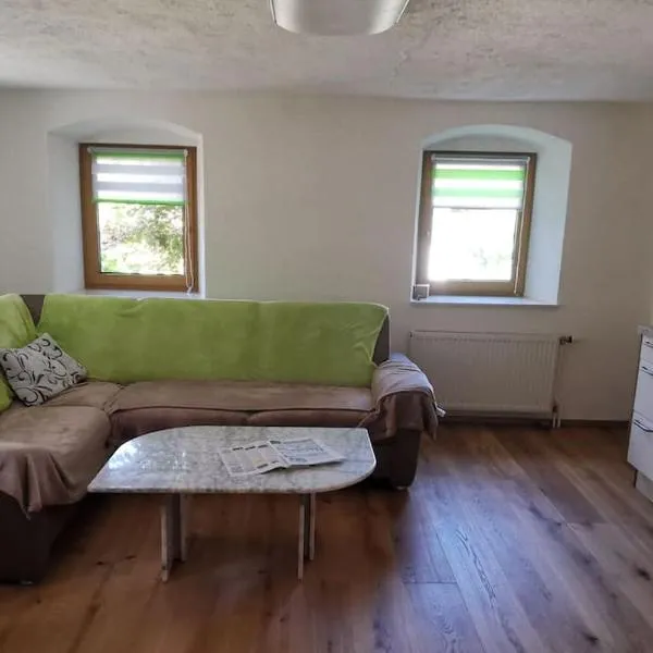 Schöne Wohnung am Bauernhof, hotel v destinaci Oberpilsbach