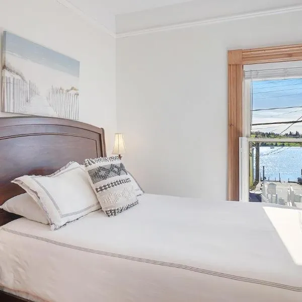 Sail Inn Lunenburg: Lunenburg şehrinde bir otel