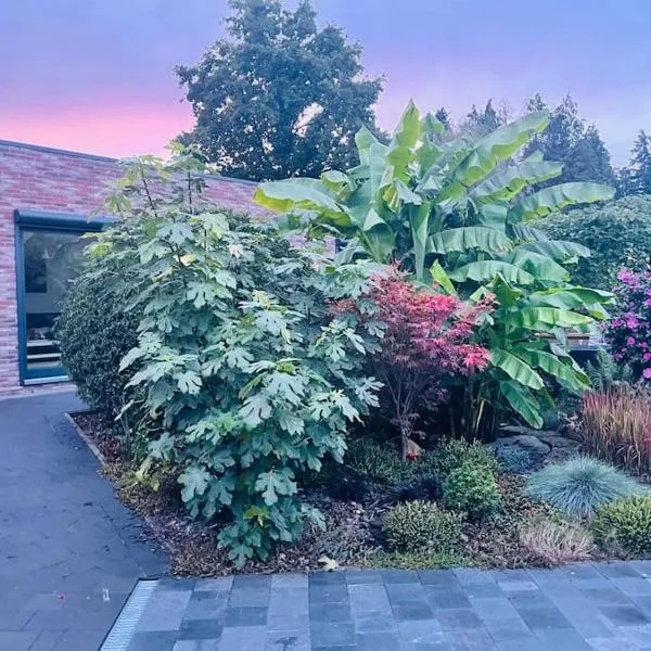 Prachtig guesthouse met gratis parkeren, hotel v destinaci Maasmechelen