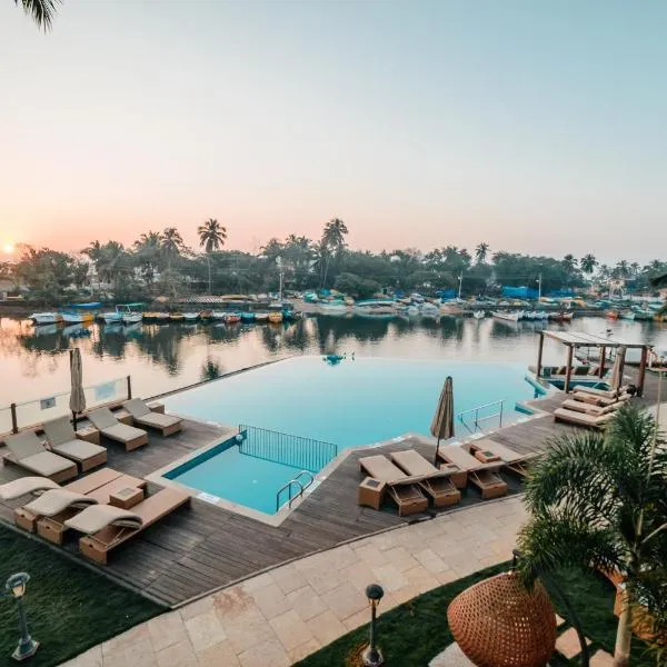 Acron Waterfront Resort, отель в Баге