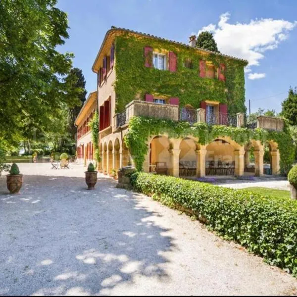 Suite le Quervalat dans magnifique bastide 18eme, hotel in Aix-en-Provence