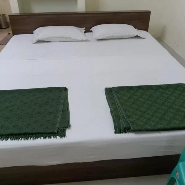 BSSK Comforts Inn, hotel sa Srīrangam