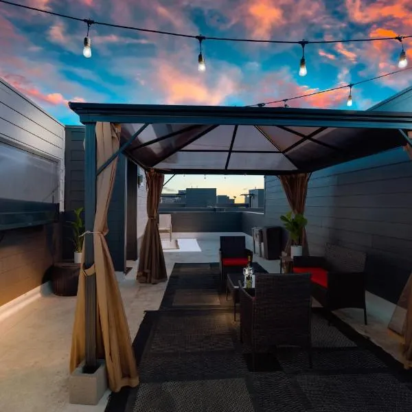 CozySuites Uptown 3BR King Beds Skyline View, hotel v destinaci Dallas