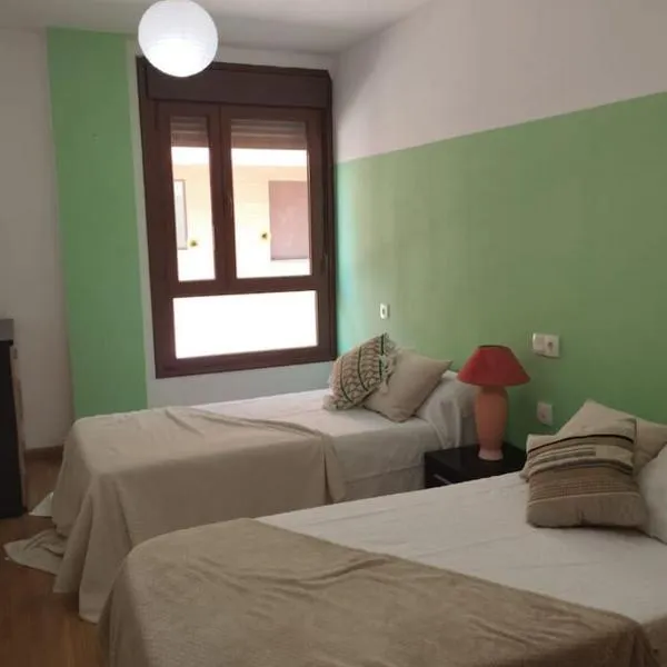 Precioso piso con ducha hidromasaje VUT-LE-726, hotel in Astorga