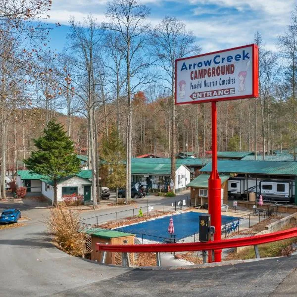 Arrow Creek Camp and Cabins, hotel v destinaci Cosby