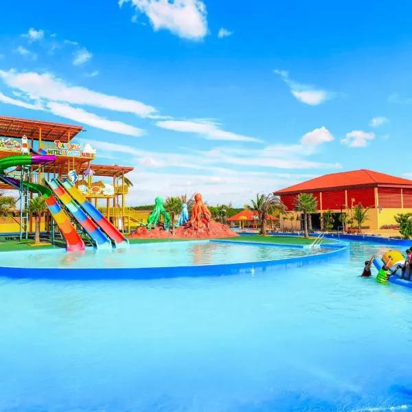 Trang Villa Hotel and Water Park, hotell i Ban Bawi