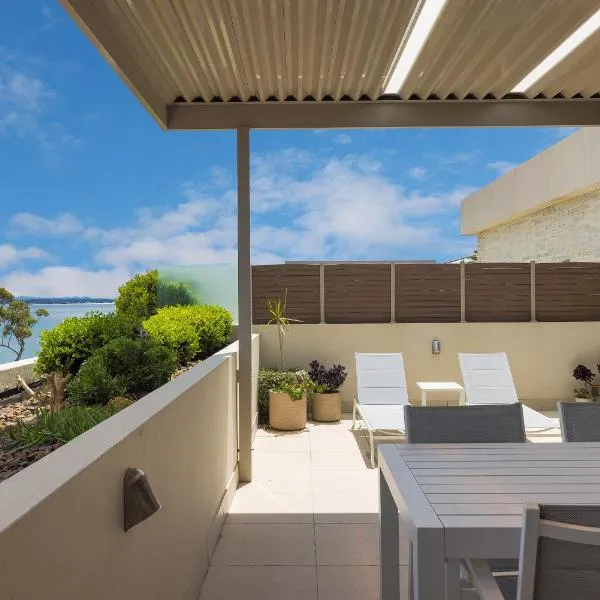 Aura 10 Shoal Bay, hotel in Shoal Bay