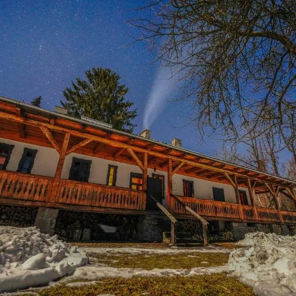 Dobrica Hunting Lodge، فندق في Baraolt