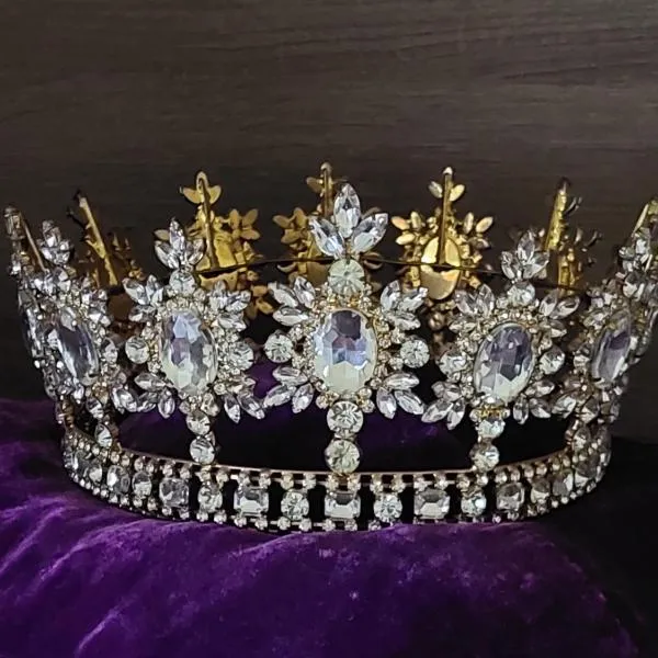 Royal Court Apartman - HU registered IntStud Apartman – hotel w mieście Szekszárd