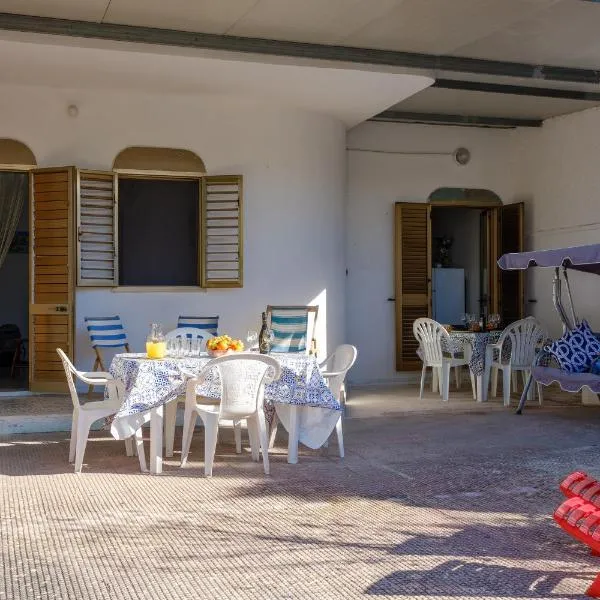 Villa Tramontana 30 Metri Dal Mare, hotel din Torre Specchia Ruggeri