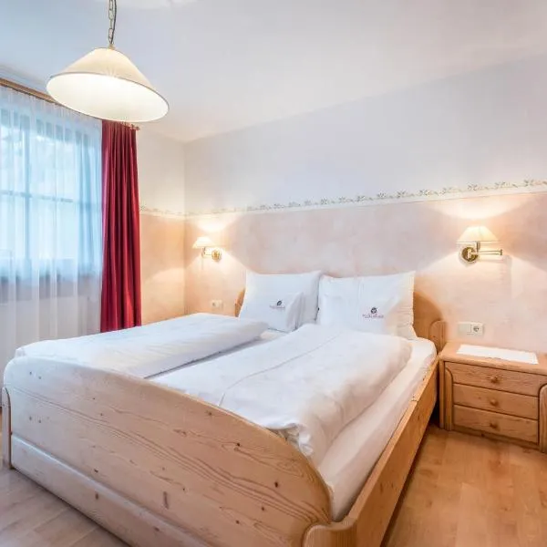 Haus zur Vogelweide App 3, hotel v destinaci Dobbiaco