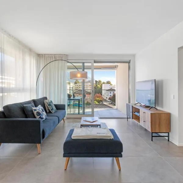 Apartment LocTowers A3-4-2 by Interhome、ロカルノのホテル