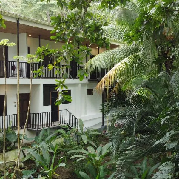 Riverside Apartments - Walk to the Beach in Santa Teresa! Newly Renovated!, khách sạn ở Santa Teresa Beach