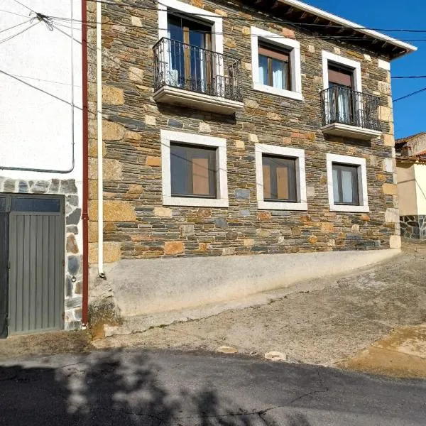Casa rural Las Peñas, hotel in Picones