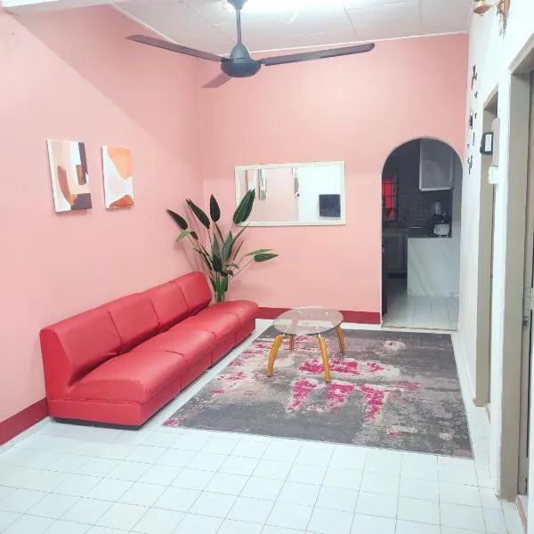 Yoni Homestay, hotel v destinaci Kampung Raja