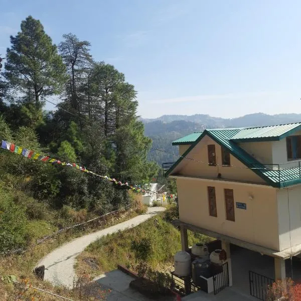 Aagaman Woods Homestay, хотел в Шимла