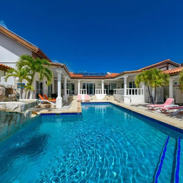 Boutique Hotel Swiss Paradise Aruba Villas and Suites, hotel v destinaci Palm-Eagle Beach