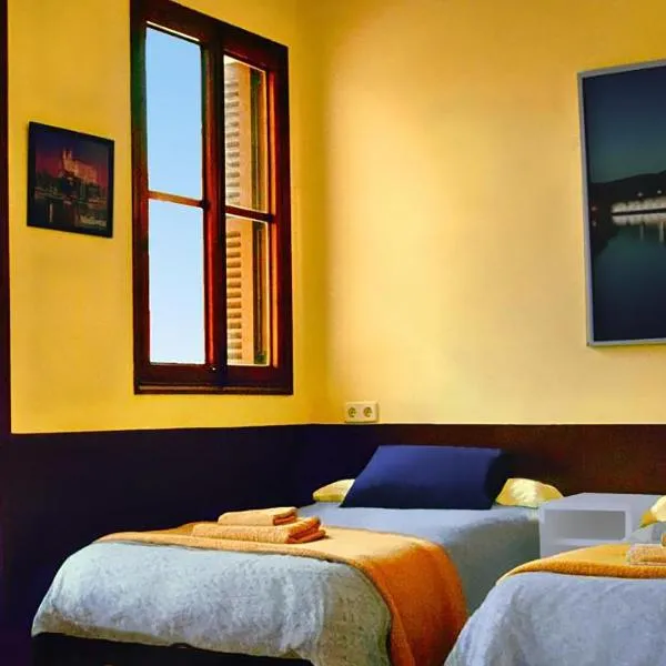 Hostal Atlanta, hotel v destinaci El Arenal