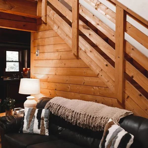 Wolf Creek Cabin at 36 North - Hot Tub, hotel en Powderhorn Mountain