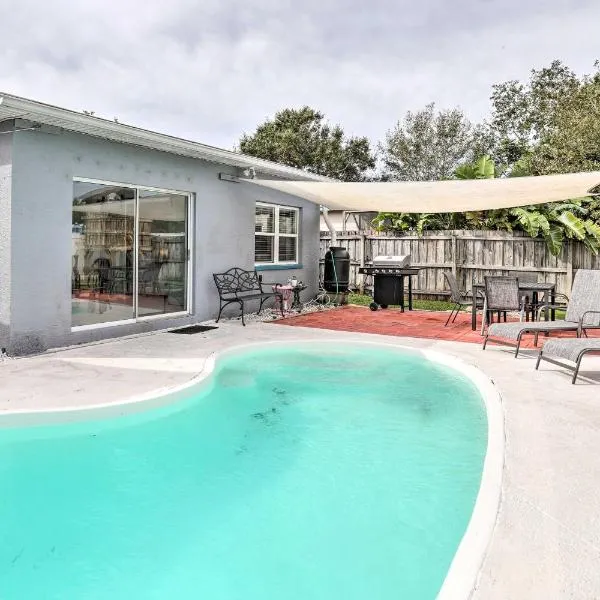 Private Pool and Patio Sun-Kissed Largo Escape!, hotel in Largo