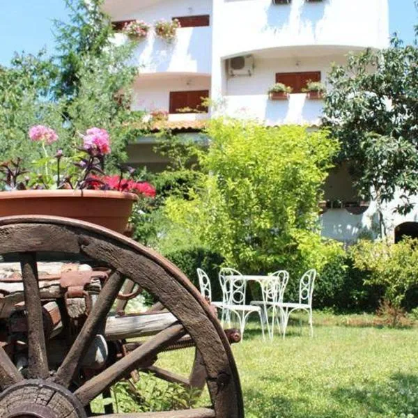 Apartments Sime, hotel in Sukošan