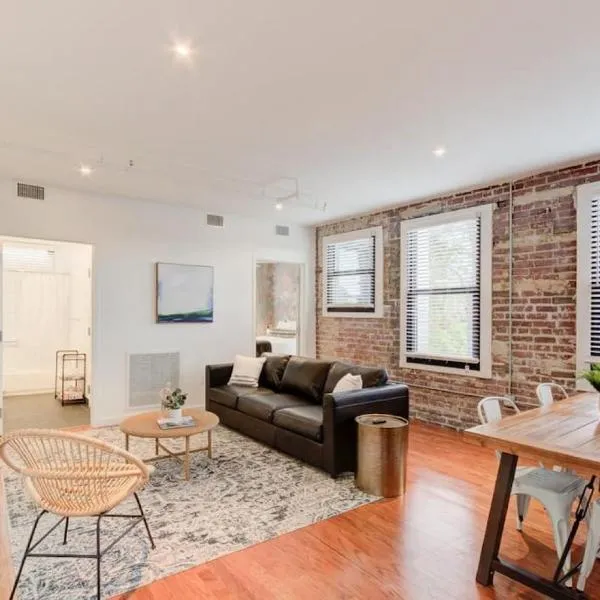 Modern in Historic Shell in the Heart of Downtown!, hotel en Memphis