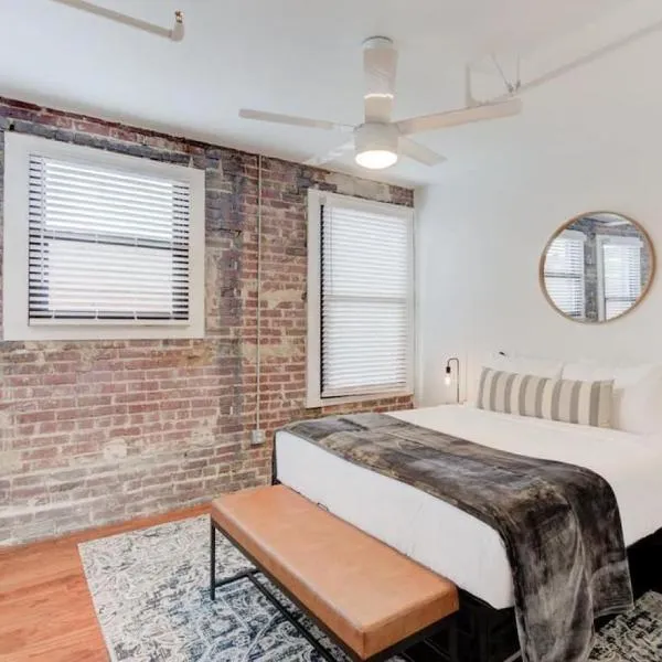 Prime Location - Modern Loft Right on S Main St!, hotel in Memphis