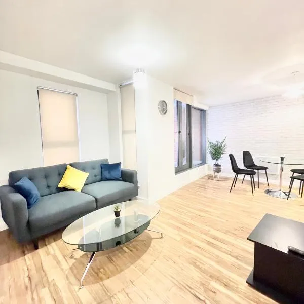 Lovely 2 - bedroom condo in Manchester City centre, hotel in Manchester