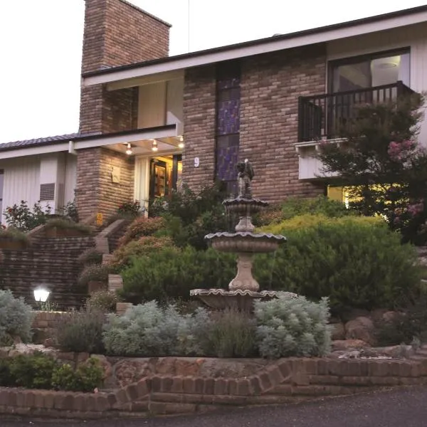 Bathurst Heights Bed & Breakfast โรงแรมในPerthville