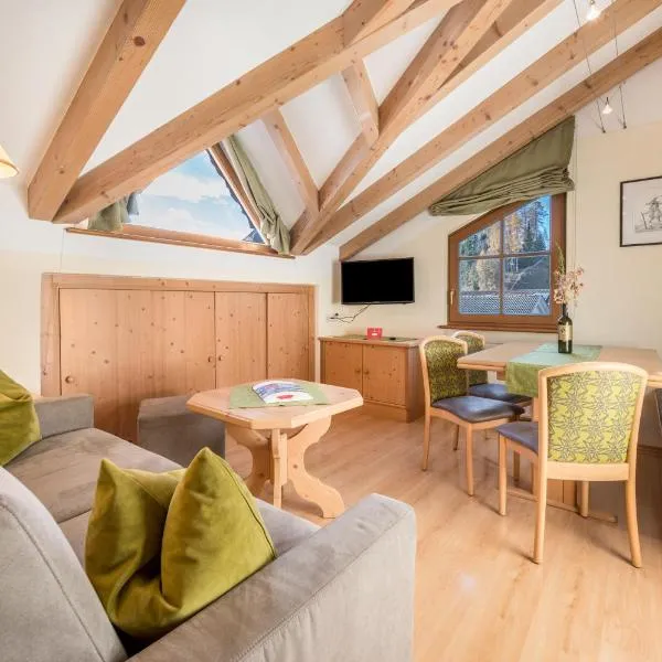 Haus zur Vogelweide App 5, hotel v destinaci Dobbiaco