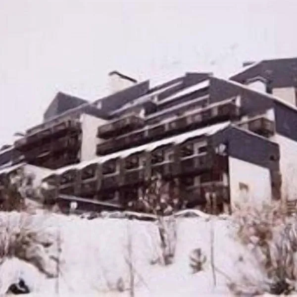 Joli studio proche des telecabines, hotel v destinácii Uvernet