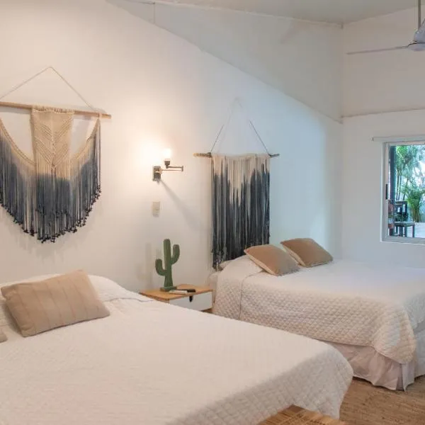 Refugio Surf Lodge, hotel v destinaci Tamarindo