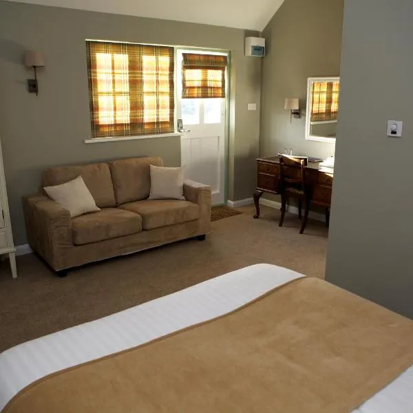 The Bull Inn Lodges, מלון בטנטרדן