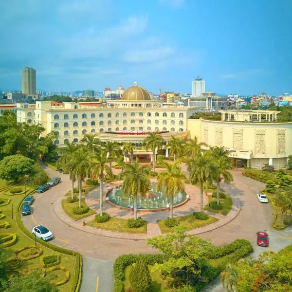 Khách sạn Quốc tế Lợi Lai - Li Lai International Hotel โรงแรมในMóng Cái