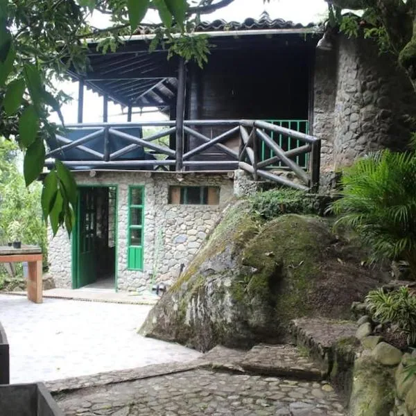 Chalet al lado del rio Pance, hotel em Pance