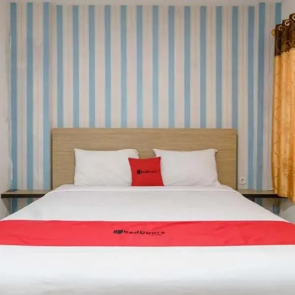 RedDoorz Plus @ Cemara Asri Medan, hotel v destinaci Pulauberayan Dadap
