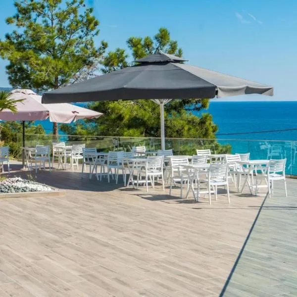 Life's Moments – hotel w Limenárii