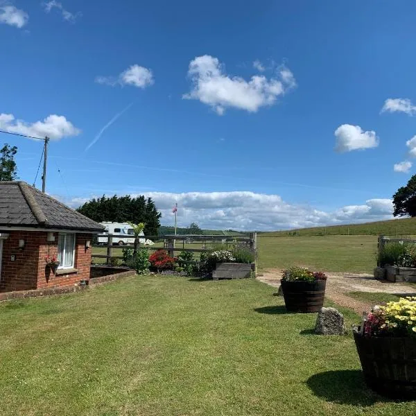 Queen Bower Farm Lodge, hotel in Alverstone