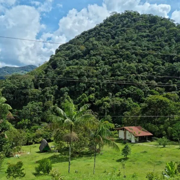 La Perla Negra - Black Pearl Eco Hostel, hotel Bizcochóban