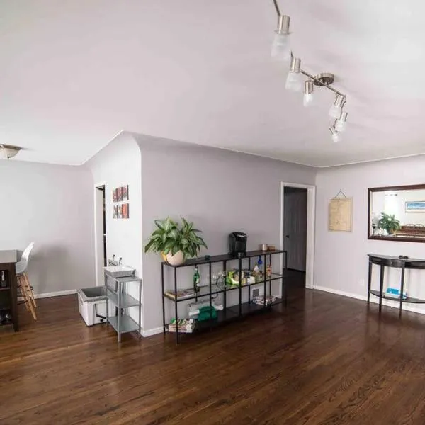 Modern Home Near Downtown, hotel en Denver