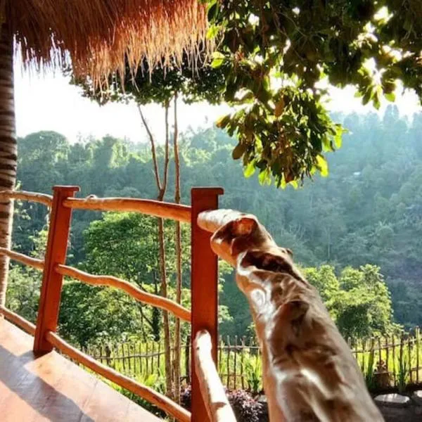 Dreamy Eco Tree House by 7 Waterfalls, hotel v destinaci Ambengan