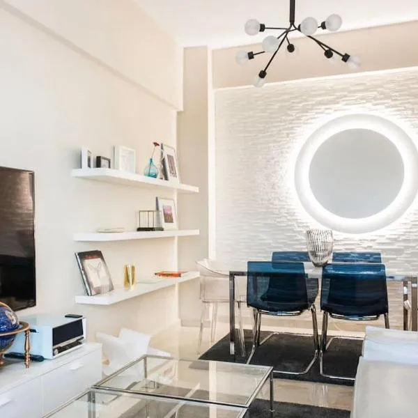 Lux Beach Apartment, хотел в Вари