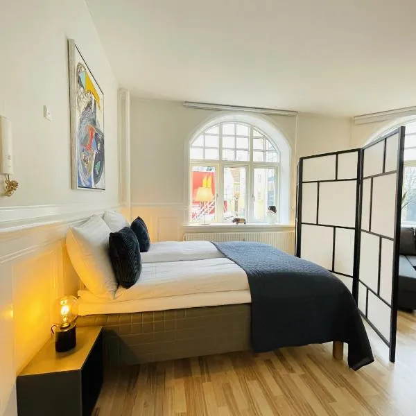 aday - Luxurious Studio Apartment in the Heart of Aalborg, hotel in Aalborg