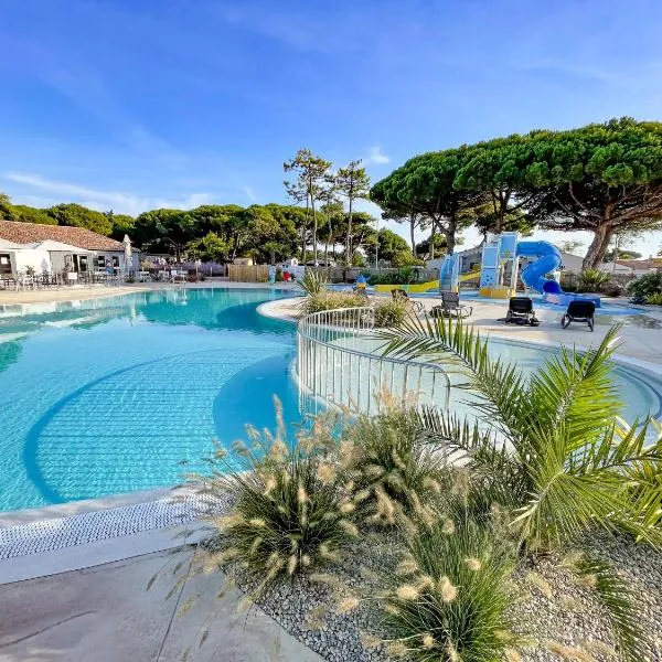 Camping Le Suroit, hotel v destinaci Le Bois-Plage-en-Ré