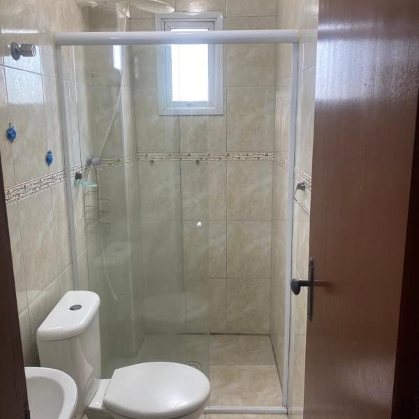 Apto a 50m da praia, com ar condicionado, wifi , portaria 24h - Foto 3